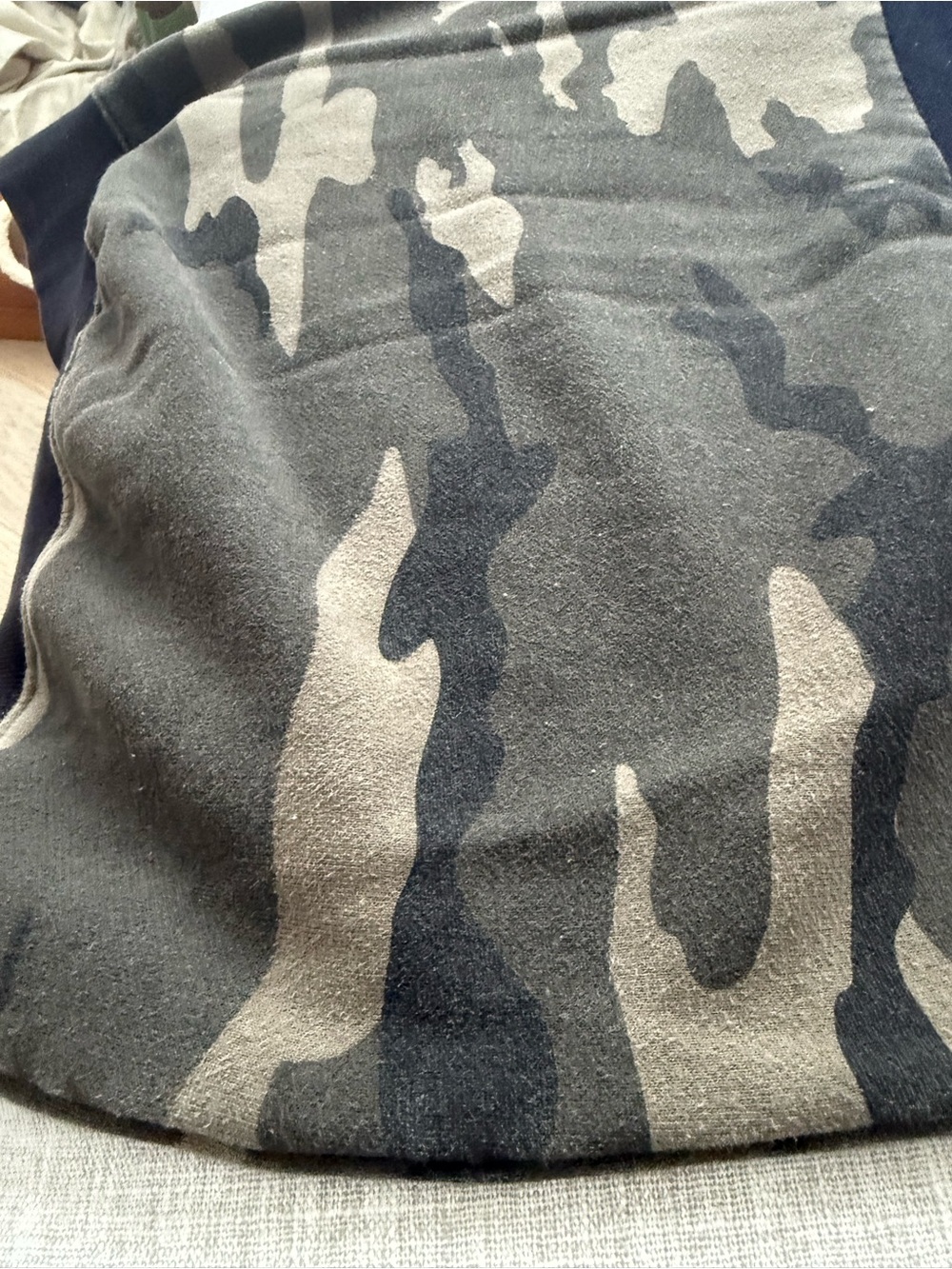 ARITZIA (TNA) Black & Olive Camo women’s Crewneck Sweater - Picture 6 of 6